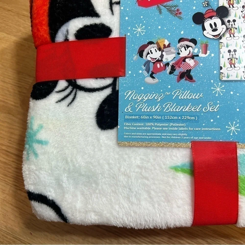 Minnie Mouse Pillow & Fleece Blanket Set NEW Bundle Disney Winter Mickey White